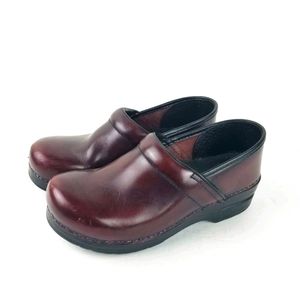 Dansko Red swedish nursing Clogs Size 8.5